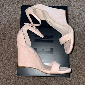 Madden Girl, Willoow, Ankle Strap Sandal, Wedge, 8.5W